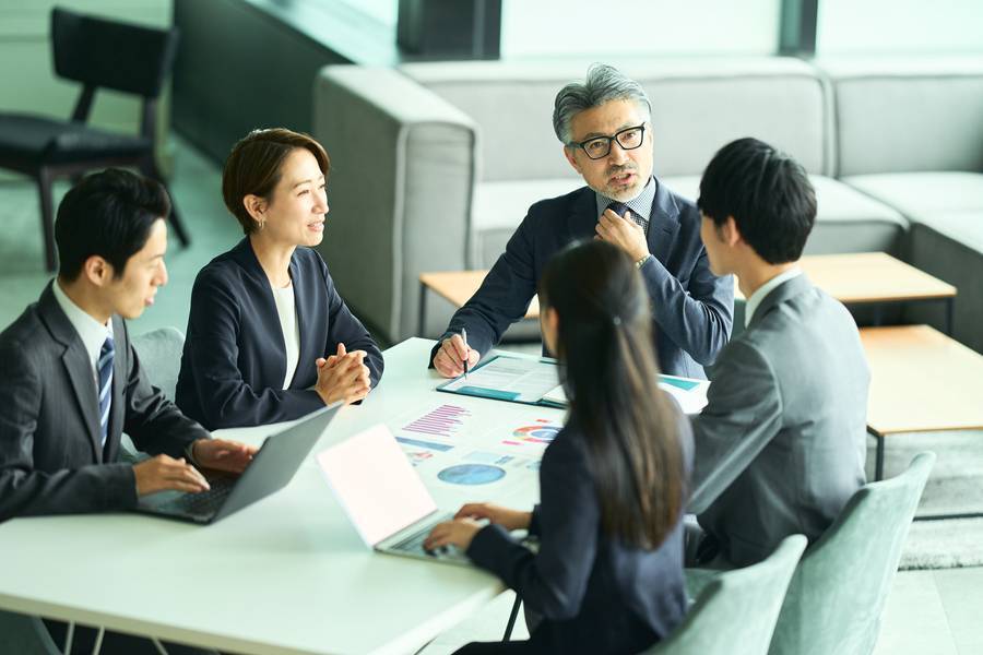 社長が着るオーダースーツのおすすめポイント。信頼される身だしなみと礼儀。