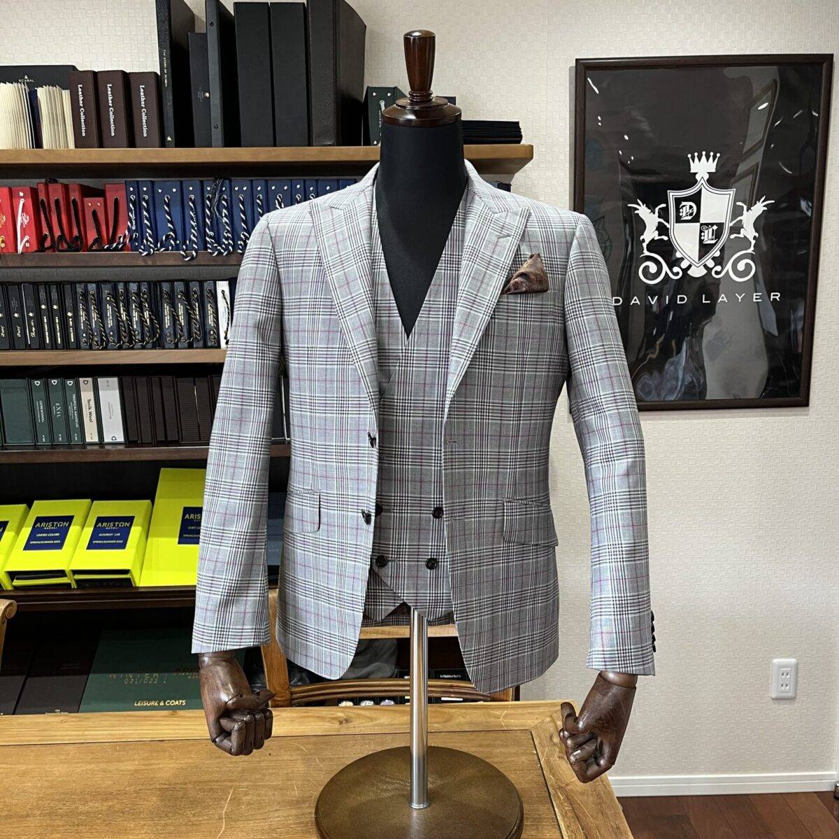 【東京都渋谷区・ビジネス＆パーティー】オーダースーツ制作事例｜グレーチェック柄で彩る華やかなオンオフ兼用スタイル