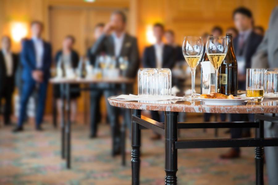 DAVID LAYER、挑戦と革新を纏う「バイカラー」オーダースーツ